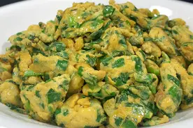 韭菜炒鸡蛋不要直接下锅炒，教你一招，韭菜不出水颜色翠绿