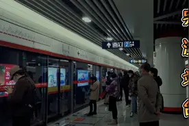 感受呼和浩特地铁的便捷，市中心到飞机场只需要十多分钟。视频封面