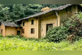 深山中的独门独户土墙房，适合隐居，避世，修行，你敢住吗