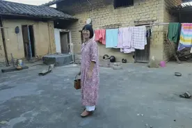 七十年代花5000元建的老宅，20多个房间围成一个院子，您看可好视频封面