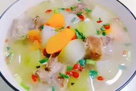 秋冬季节适合这款汤！冬瓜炖牛排骨，简单易做汤鲜味美，暖心暖胃