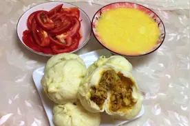 第一次用土豆调包子馅儿，发面包子营养美味比纯肉包子还好吃真香视频封面