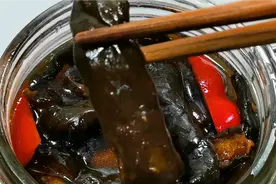 快速腌制酸黄瓜，记住配方窍门，翠绿爽口不变色，开胃又下饭视频封面