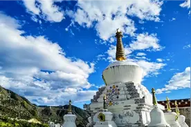 藏族白塔寓意着寿国佑民，以表示佛法像日月那样光芒四射永照大地视频封面