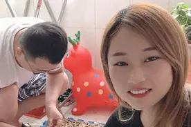 小伙去岳父家和表哥喝酒，喝多了，把丈母娘的花生都给背回来了视频封面