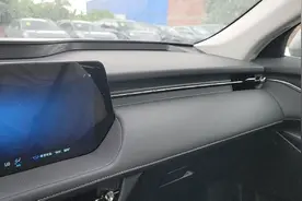 新一代蒙迪欧低配仪表盘上显示的内容，大家参考一下