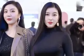 时尚街拍：当第四位长腿美女遇上第六位韵味“熟女”谁更有魅惑力视频封面