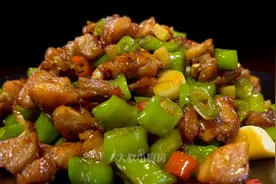 辣椒炒鸡丁这样做，简单又好吃，鸡丁辣香入味，下酒又下饭视频封面