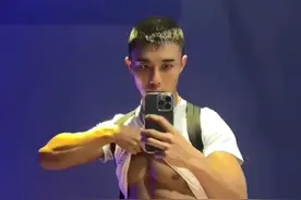 腹肌男视频封面