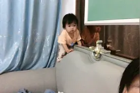 淘气的小娃娃，但是奶声奶气的也太可爱了吧