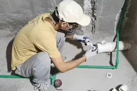 安装1个卫生间排水管道300块，1天做了3个，你们那是否也这么算？视频封面