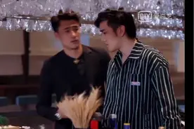 当我们在一起视频封面