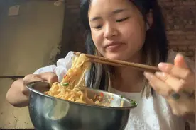 00后宝妈每次吃面都吃三 四斤吃这么多会不会发胖有点怕管不住嘴视频封面