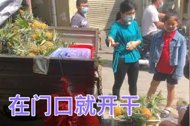 这位兄弟去年把车卖给我，现在又买一台几千块二手车，准备卖水果视频封面