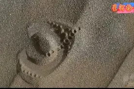 火星：好奇号在火星沙漠中发现多个排列整齐的洞，震惊科研人员视频封面