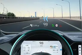 吉利星越L AR-HUD增强现实抬头显示系统