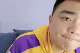 十年之前我不认识你，你不认识我。十年之后我们是朋友还可以问候