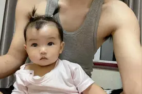 九个月宝宝再添新技能，独自攀爬站立表现棒，还会口技了？视频封面