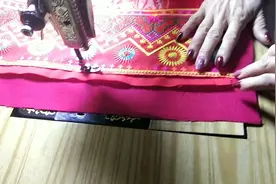 少数民族传统文化特色服装蓝靛瑶族服装！少数民族姑娘制作衣服！