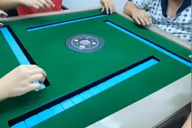 武汉麻将开口翻中发白杠，如何盯下家😁