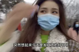 在富士康上班的第三个月 辛苦搬砖🧱一整月 到头来工资只有2500视频封面