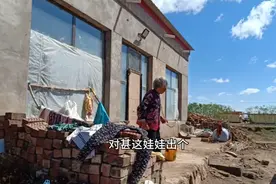 内蒙临河农场22团 建于58年的老房子还有人在居住 有的很危险啦视频封面