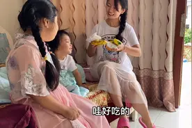 妈妈不在家给小朋友分零食，小侄女心心念念的想着婆婆视频封面