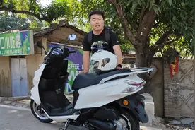 五羊本田NCR-125城市踏板摩托车，性能实测。省油，动力强劲！视频封面