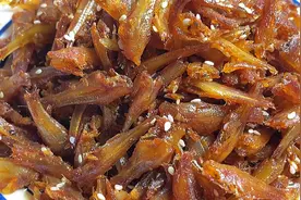 蜜汁小鱼干怎么做才好吃？大厨教我技巧，炒出来下饭又下酒超好吃视频封面