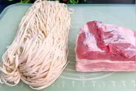 面条加五花肉真是绝配，教你一个神仙吃法，出锅全家都爱吃，解馋