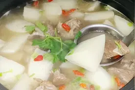 清炖牛肉怎么炖能软烂入味？牢记加3样，牛肉不膻不柴，原汁原味