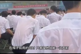 近40℃，某地高三提前开学，教室没空调，学生出汗尴尬，引争议视频封面