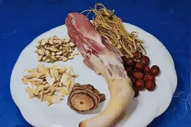 广东靓汤五指毛桃搭配这几味，最适合成年人喝的汤视频封面