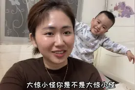 三更半夜儿子指着门外一直喊“妈妈”，一旁的宝妈听着瑟瑟发抖视频封面