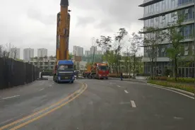 看出这个吊车多少吨位的吗？视频封面