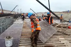 国内最宽的太湖湖底隧道，工人正紧张有序施工作业五月底主体完工视频封面
