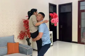 520董事长约会情人，打扮的衣帽整齐，媳妇说只吃酱油不吃醋视频封面