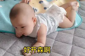 一分钟记录铄宝宝翻身和抬头的成长历程视频封面
