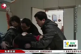大姐遭遇车祸，腿被碾断，家属拿着腿到医院请求接上。视频封面