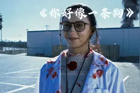 女人被关在狗舍里用铁链拴住 每天喂狗粮吃！视频封面