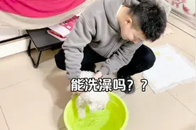 幼犬没打完疫苗能洗澡吗？女友说洗澡有生命危险，这是谣言吧？