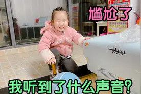 新买的篮球朵朵坚持自己打气，中途发生尴尬一幕，母女俩笑翻了！视频封面