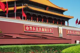 中华人民共和国万岁，世界人民大团结万岁，这是世界最强音！