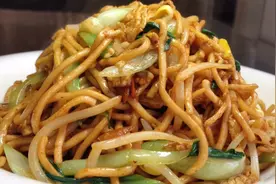 厨师长教你炒面的家常做法，步骤详细，不坨不粘，香味浓郁