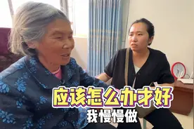 外婆70多岁坚持种地，女儿孙女很是心疼，媳妇的话让人泪目视频封面