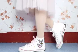 【甜心穿搭日常】粉色长裙白色丝袜配兔兔帆布鞋～视频封面
