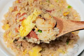 孩子喜欢的西红柿蛋炒饭，像我这样家常做法，营养美味且鲜嫩多汁视频封面