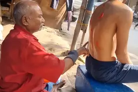 解压日常:《睡前小视频》印度理发师街头特殊身体按摩视频封面