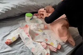 洗完澡安排吃奶，大大的满足视频封面