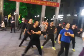 每次加入新成员，堡主都得举办一场大型舞会欢迎仪式！一起来看…视频封面